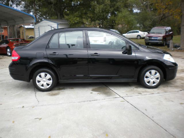 Nissan Versa 2009 photo 2