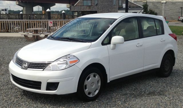 Nissan Versa 2009 photo 2