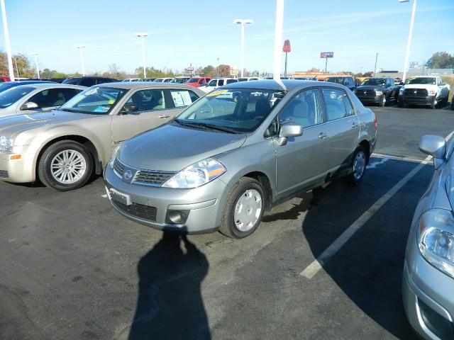 Nissan Versa 2009 photo 1