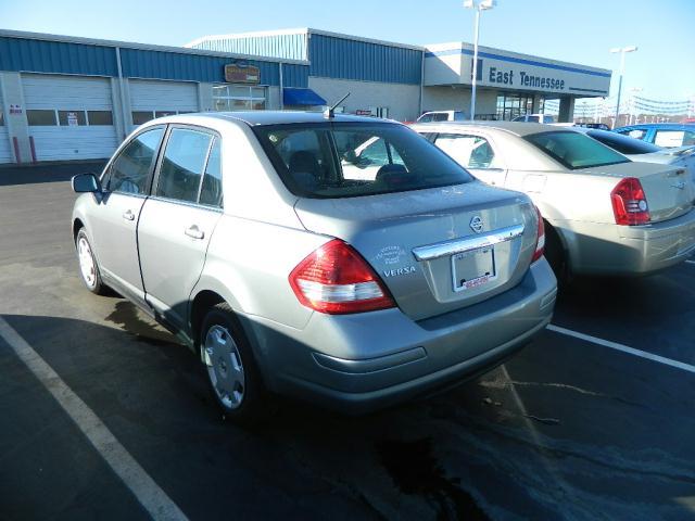 Nissan Versa 2009 photo 2