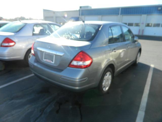 Nissan Versa 2009 photo 4