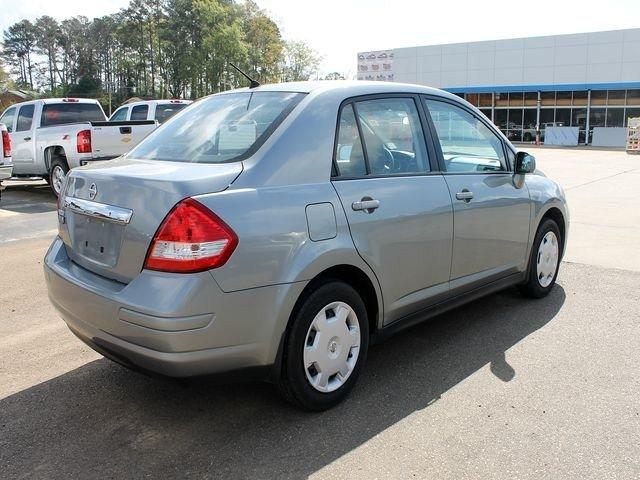 Nissan Versa E43 Sedan
