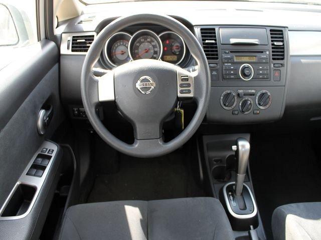 Nissan Versa 2009 photo 3