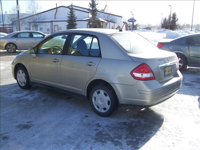Nissan Versa 2009 photo 2
