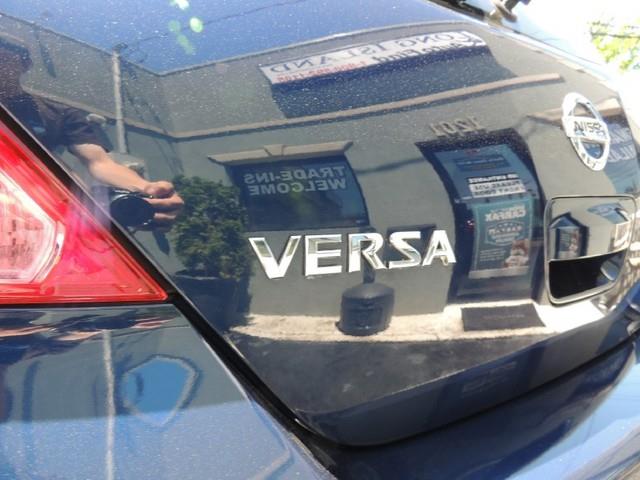 Nissan Versa 2009 photo 2