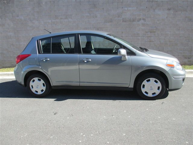 Nissan Versa 2009 photo 2