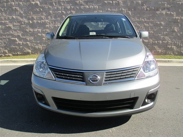Nissan Versa 2009 photo 4