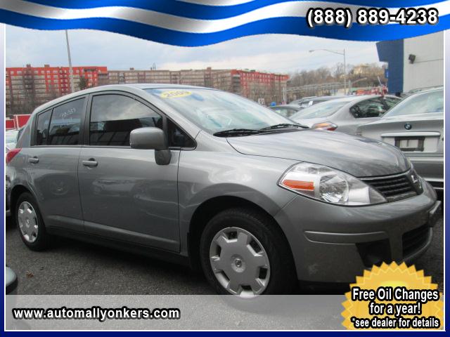 Nissan Versa 2009 photo 2