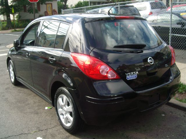 Nissan Versa 2009 photo 3