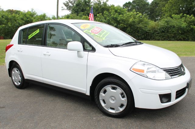 Nissan Versa 2009 photo 2