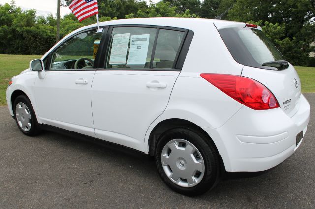 Nissan Versa 2009 photo 4