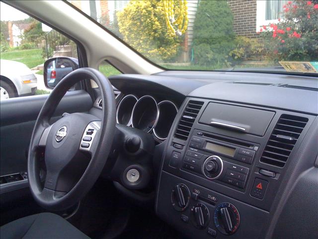 Nissan Versa 2009 photo 4