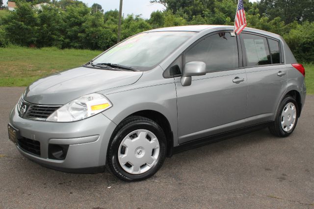 Nissan Versa 2009 photo 2