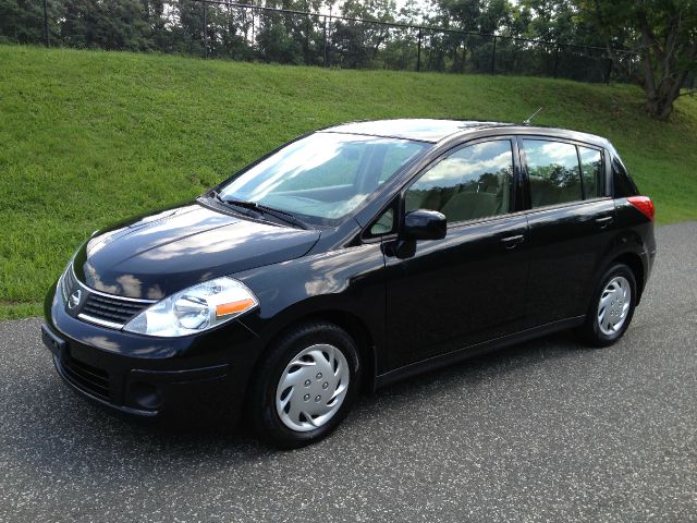 Nissan Versa 2009 photo 2