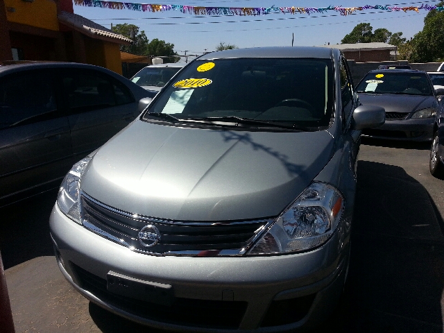 Nissan Versa 2010 photo 1