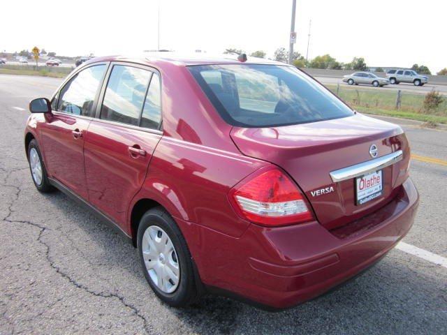 Nissan Versa 2010 photo 4