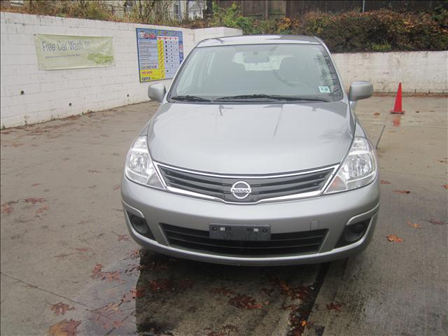 Nissan Versa 2010 photo 1