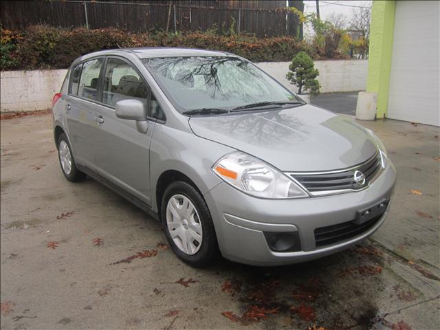 Nissan Versa 2010 photo 2