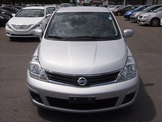 Nissan Versa 2010 photo 3