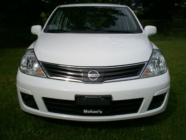 Nissan Versa 2010 photo 1