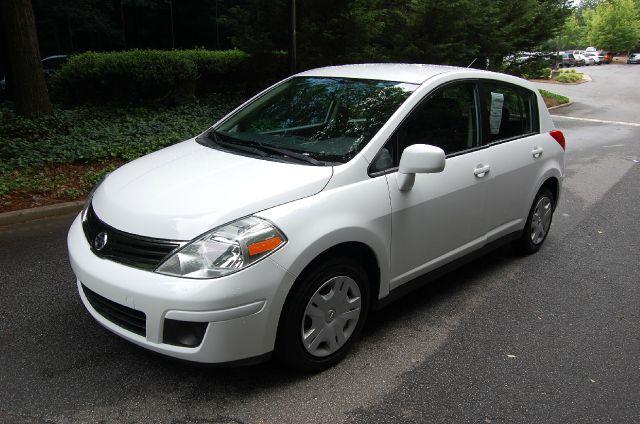 Nissan Versa 2010 photo 3