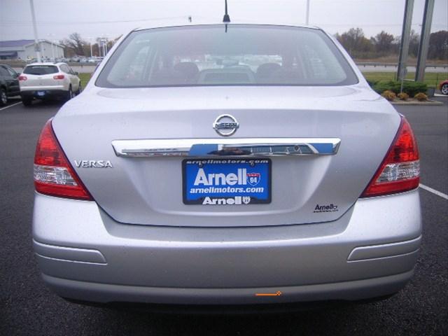 Nissan Versa Unknown Sedan