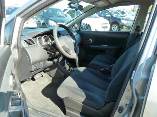 Nissan Versa 2010 photo 4