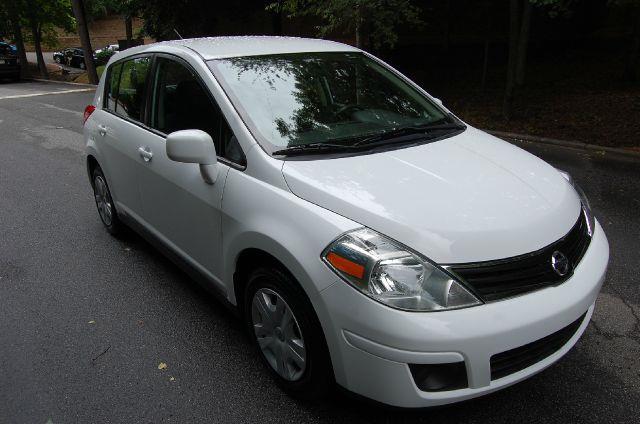 Nissan Versa 2010 photo 3