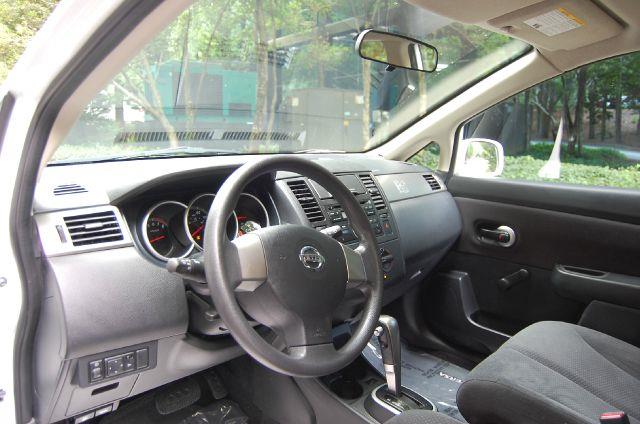 Nissan Versa 2010 photo 4