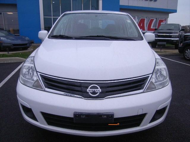 Nissan Versa 2010 photo 1