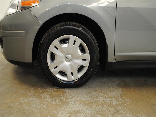 Nissan Versa E43 Hatchback