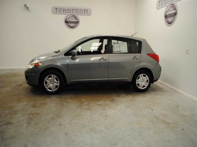 Nissan Versa 2010 photo 1