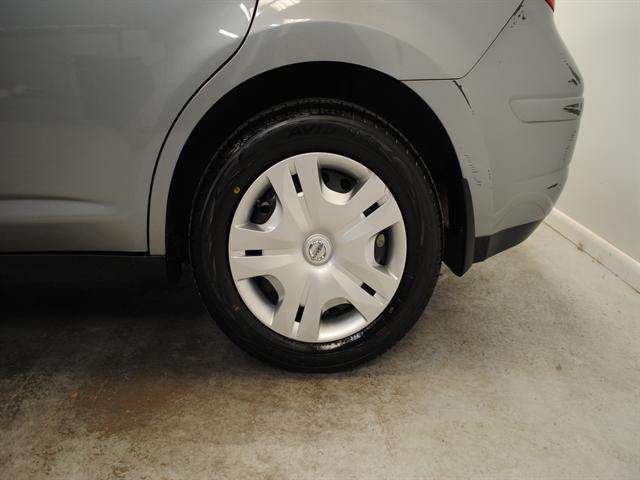 Nissan Versa 2010 photo 2