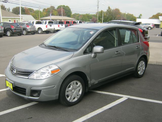Nissan Versa 2010 photo 1