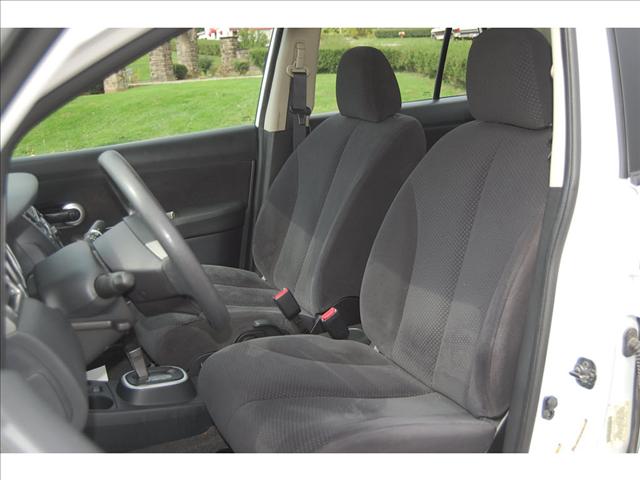 Nissan Versa 2010 photo 3