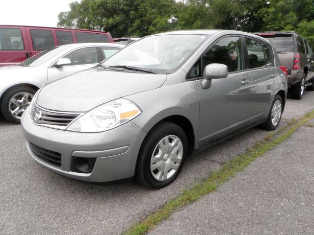 Nissan Versa 2010 photo 1