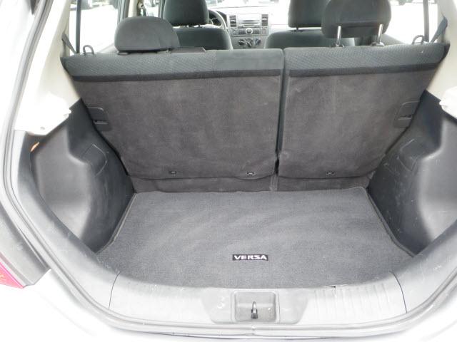 Nissan Versa 2010 photo 5