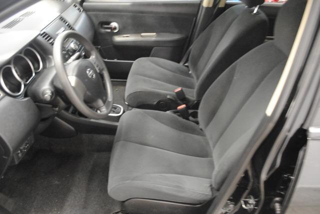 Nissan Versa 2011 photo 14