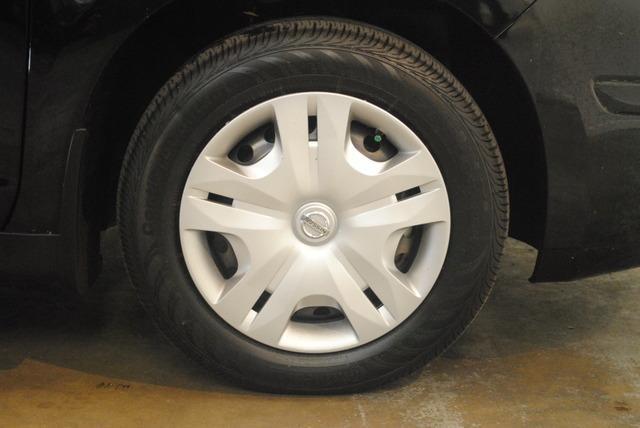 Nissan Versa 2011 photo 7