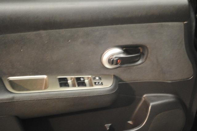 Nissan Versa 2011 photo 8