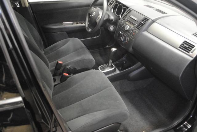 Nissan Versa 2011 photo 9