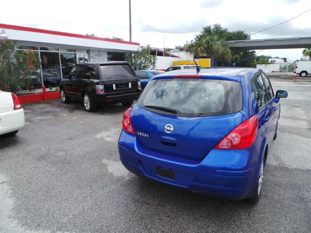Nissan Versa 2011 photo 4