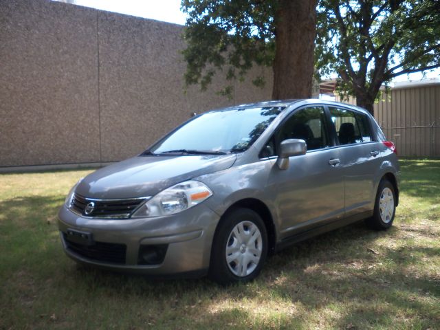 Nissan Versa 2011 photo 4