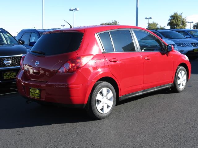 Nissan Versa 2011 photo 1