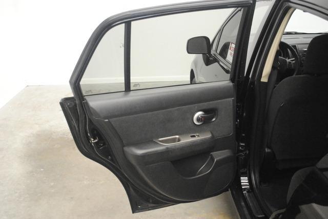 Nissan Versa 2011 photo 10