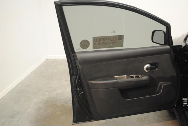 Nissan Versa 2011 photo 17