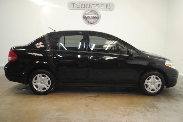 Nissan Versa 2011 photo 22