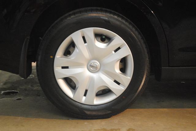 Nissan Versa 2011 photo 23