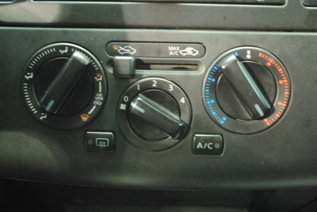 Nissan Versa 2011 photo 3