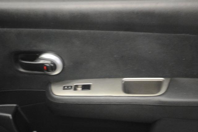 Nissan Versa 2011 photo 6